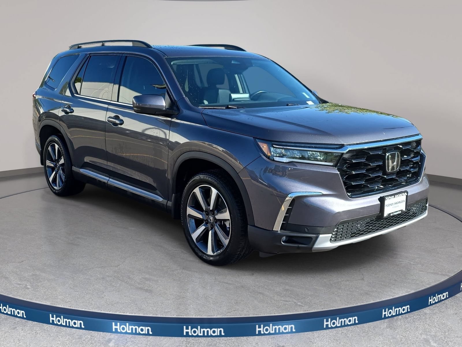 Used 2024 Honda Pilot Touring image 4