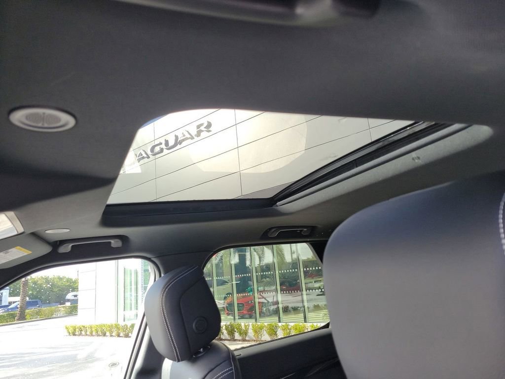 New 2025 Land Rover Discovery S image 28
