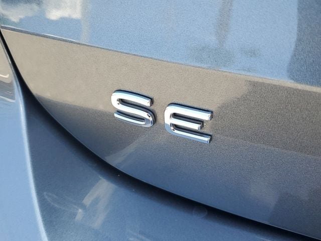 Certified 2022 Volkswagen Taos SE w/ Panoramic Sunroof Package FWD image 6