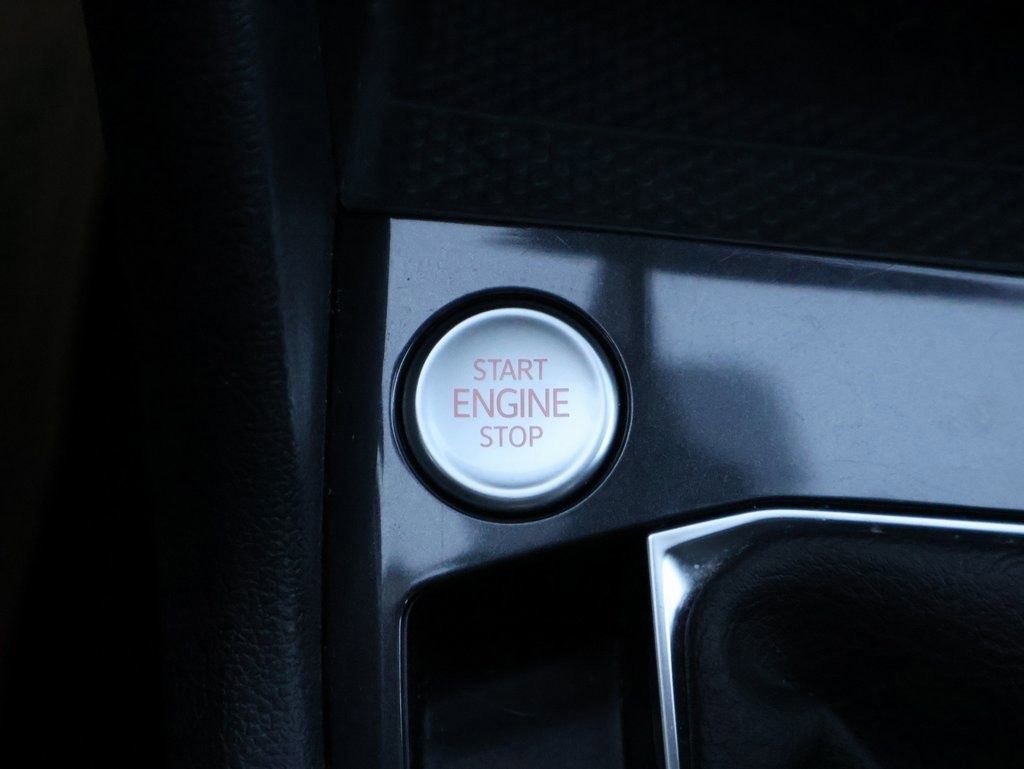 Used 2022 Volkswagen Tiguan SE w/ Panoramic Sunroof Package image 29