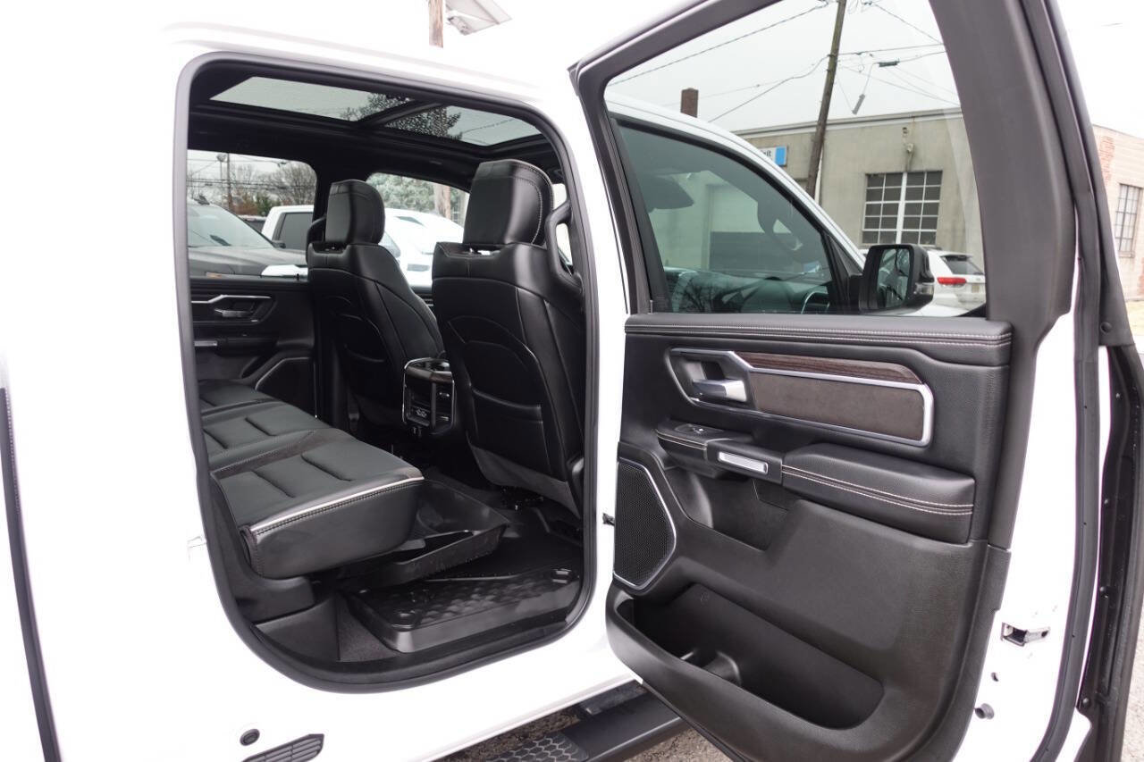 Used 2025 RAM 1500 Laramie w/ Sport Appearance Package AWD/4WD image 29