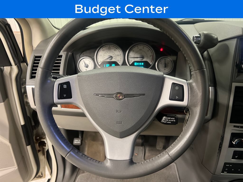 Used 2008 Chrysler Town & Country Touring FWD image 19