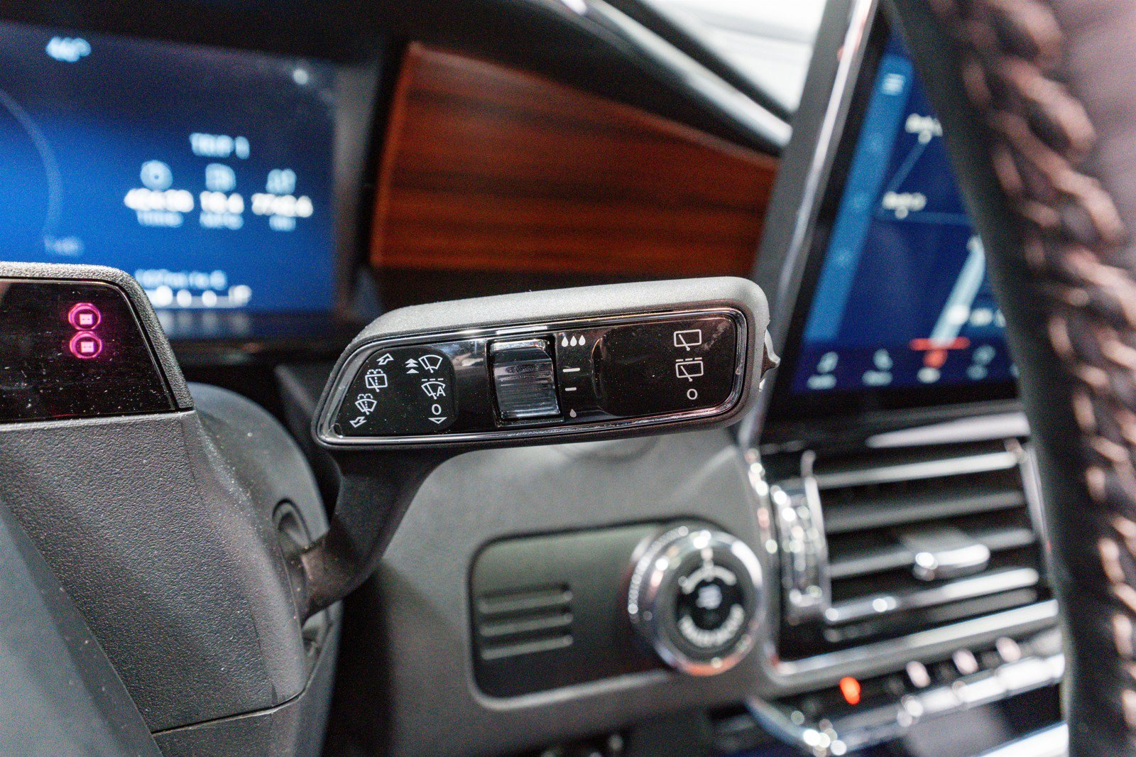 Used 2024 Lincoln Navigator Reserve w/ Equipment Group 201A image 29