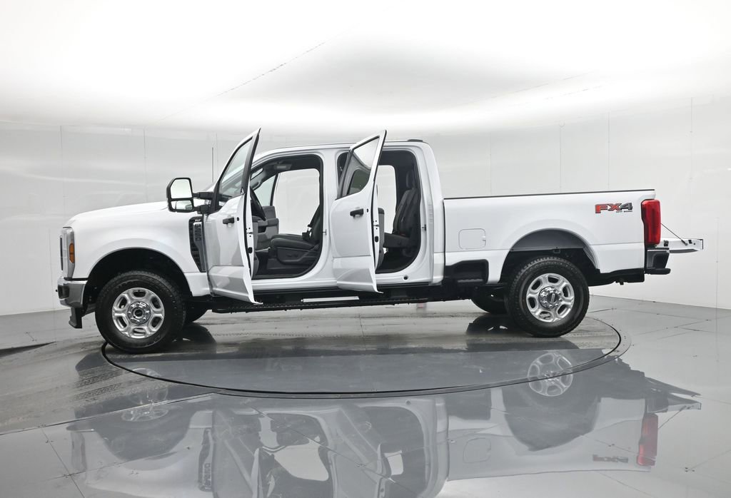 New 2026 Ford F250 XLT w/ FX4 Off-Road Package image 39
