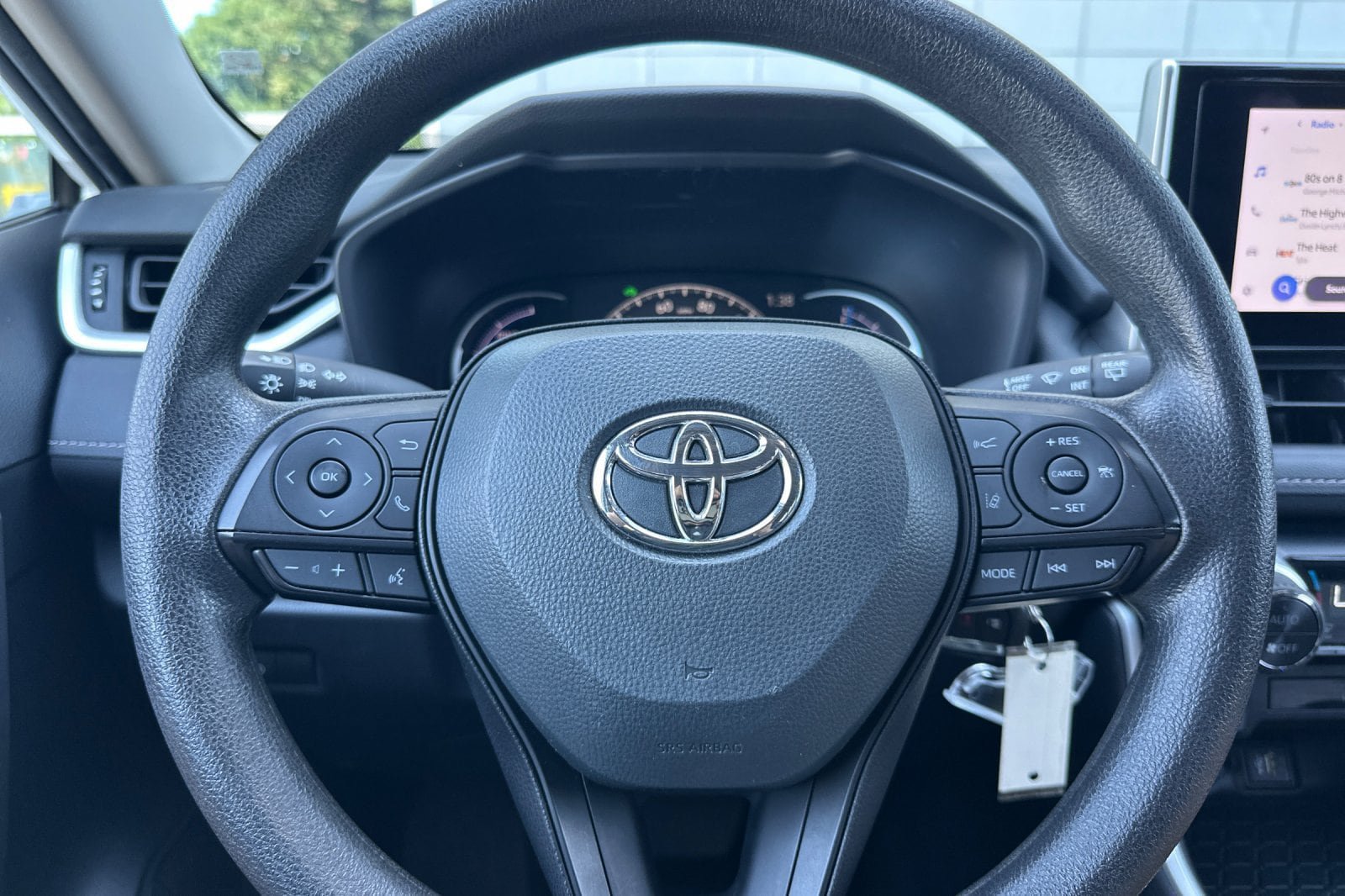 Used 2025 Toyota RAV4 LE AWD/4WD image 22