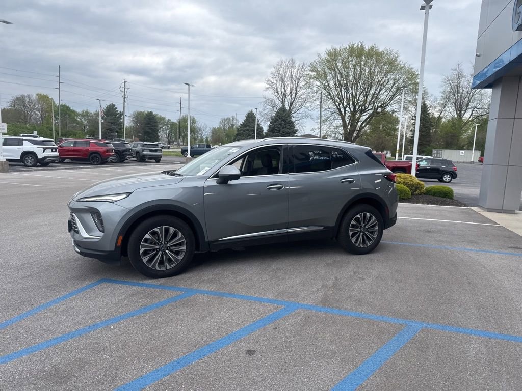 Used 2025 Buick Envision Preferred image 9