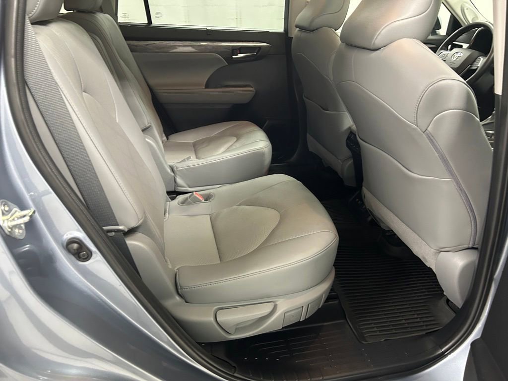 Used 2021 Toyota Highlander Platinum image 15