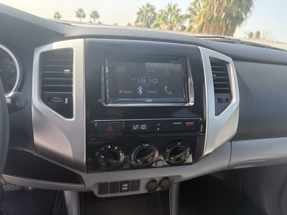 Used 2014 Toyota Tacoma PreRunner image 32