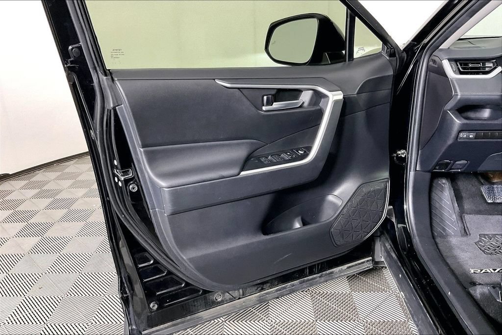 Used 2024 Toyota RAV4 XLE Premium FWD image 21