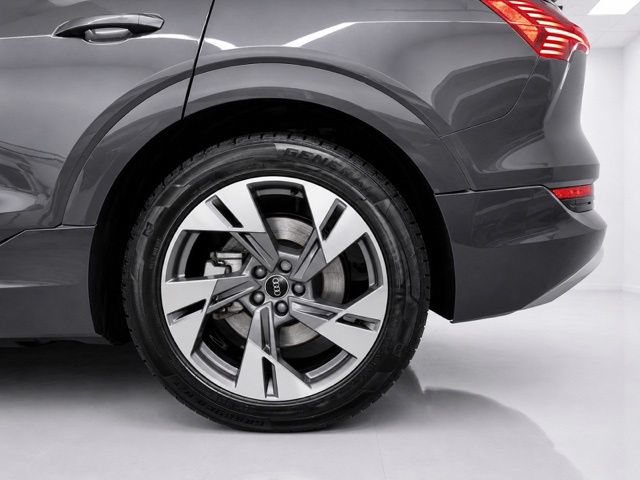 Used 2021 Audi e-tron Premium AWD/4WD image 9