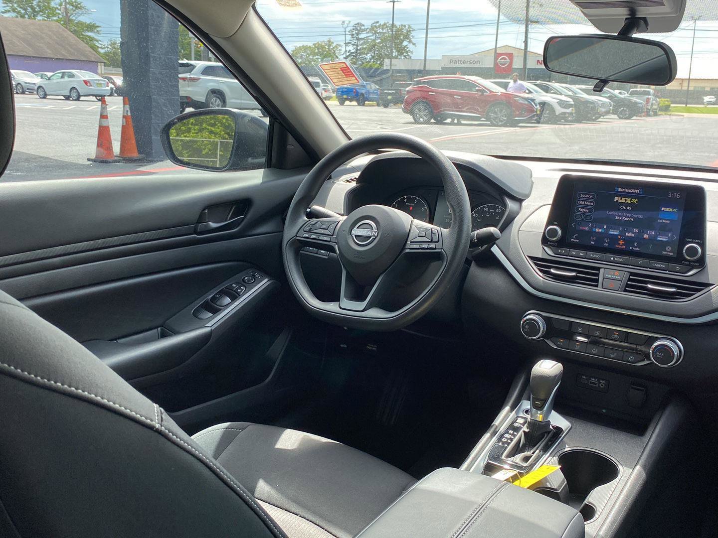 Used 2025 Nissan Altima 2.5 S FWD image 11