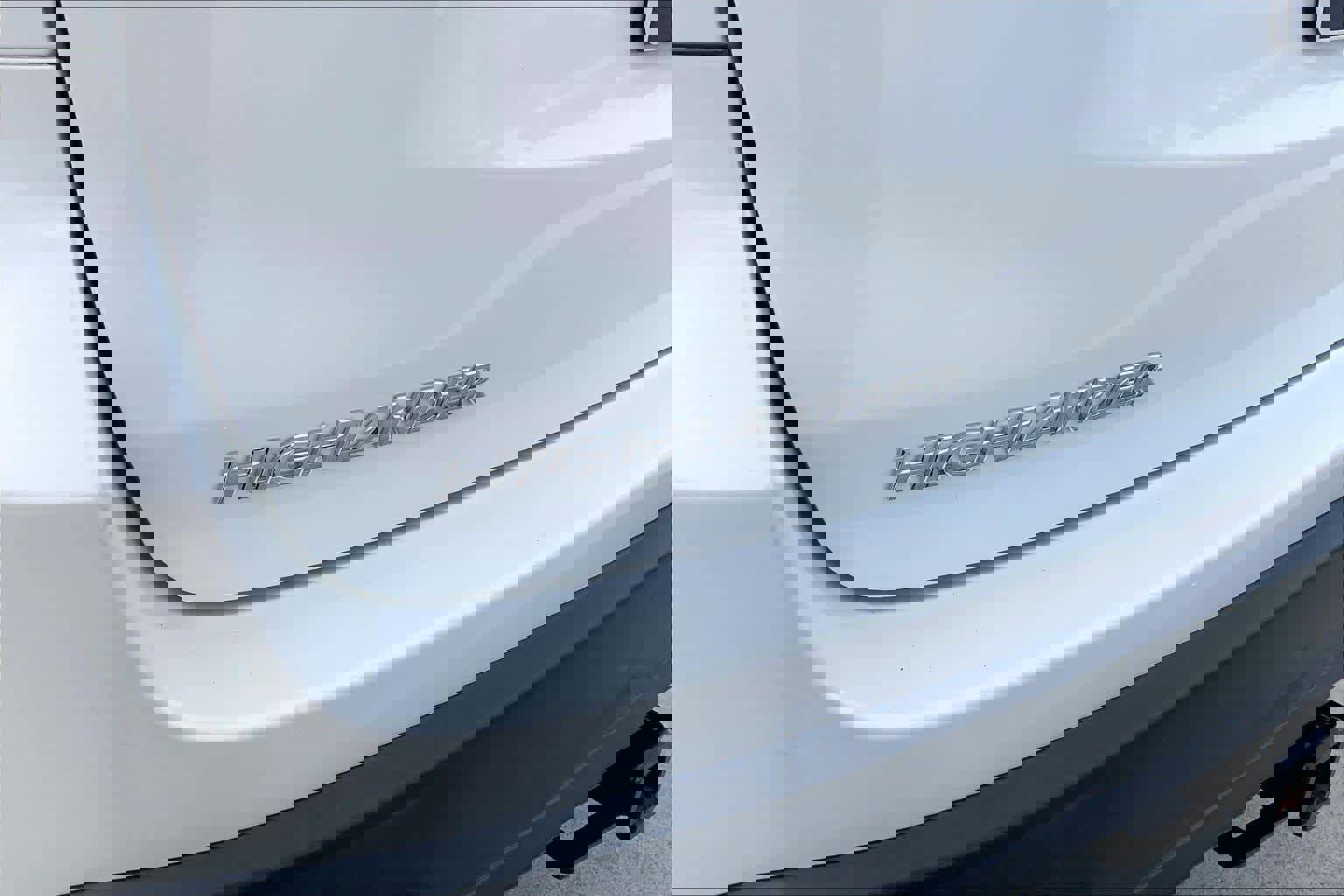 Used 2015 Toyota Highlander LE image 29