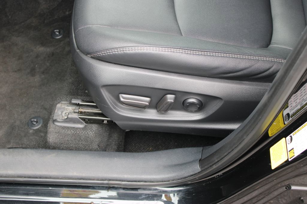 Used 2024 Toyota Corolla Cross XLE image 18