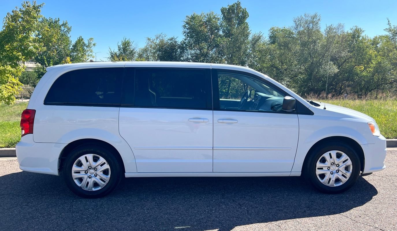 Used 2014 Dodge Grand Caravan SE w/ Quick Order Package 29E SE image 2