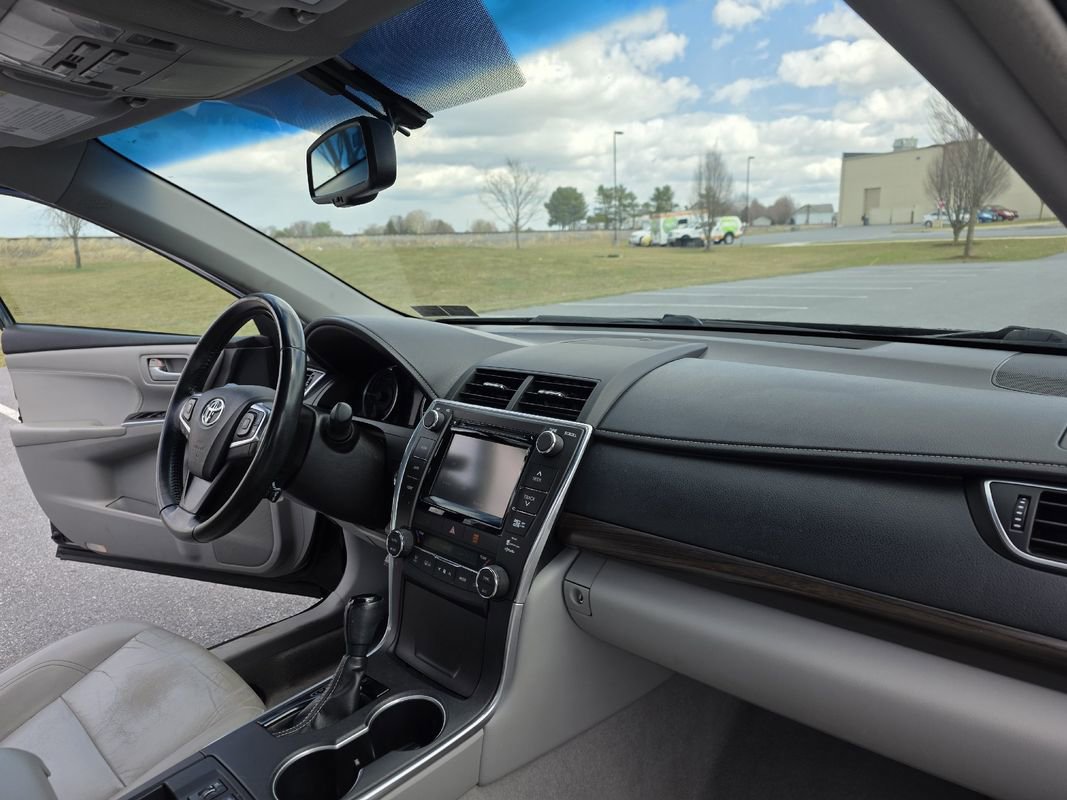 Used 2015 Toyota Camry XLE image 14