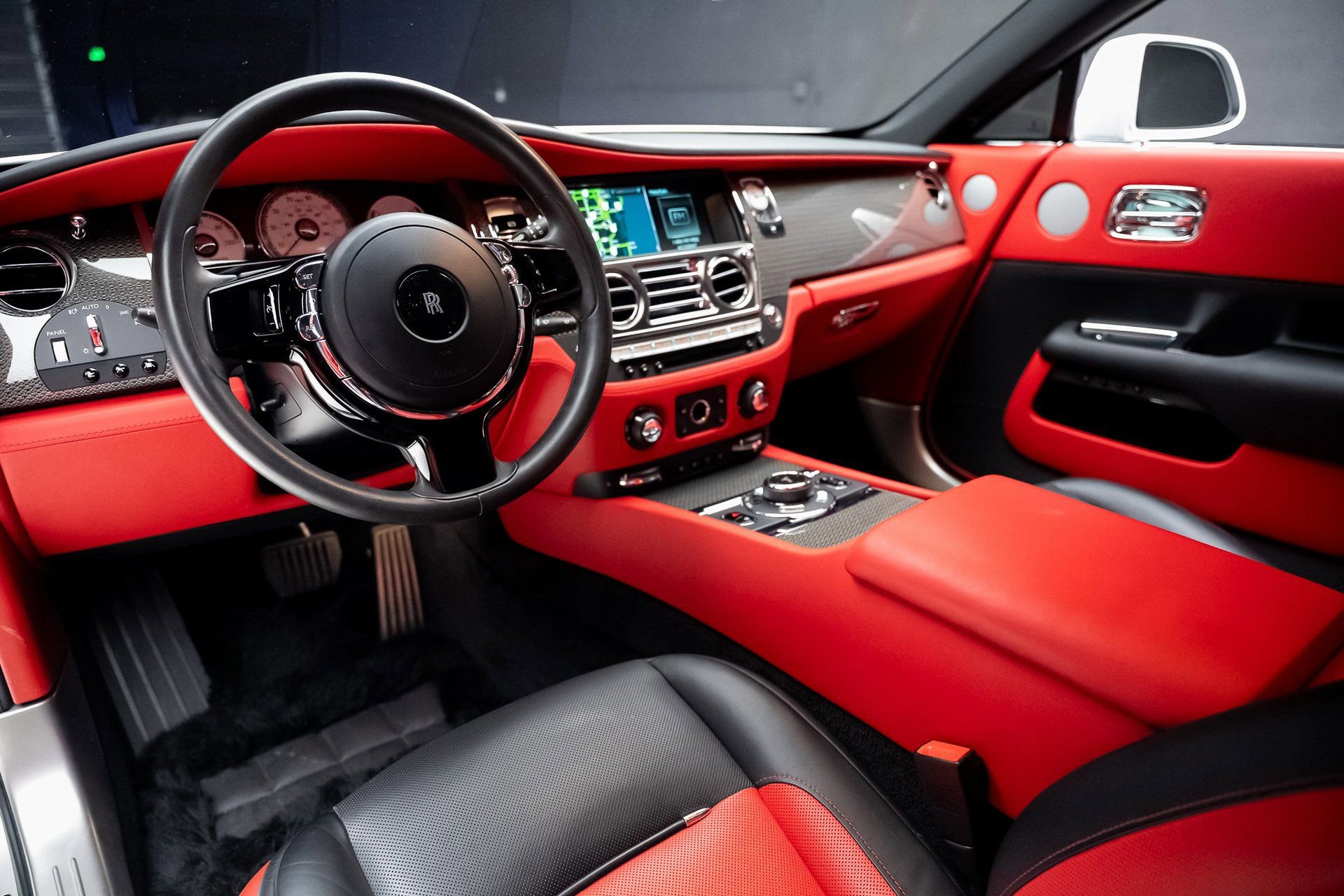 Used 2020 Rolls-Royce Wraith image 2