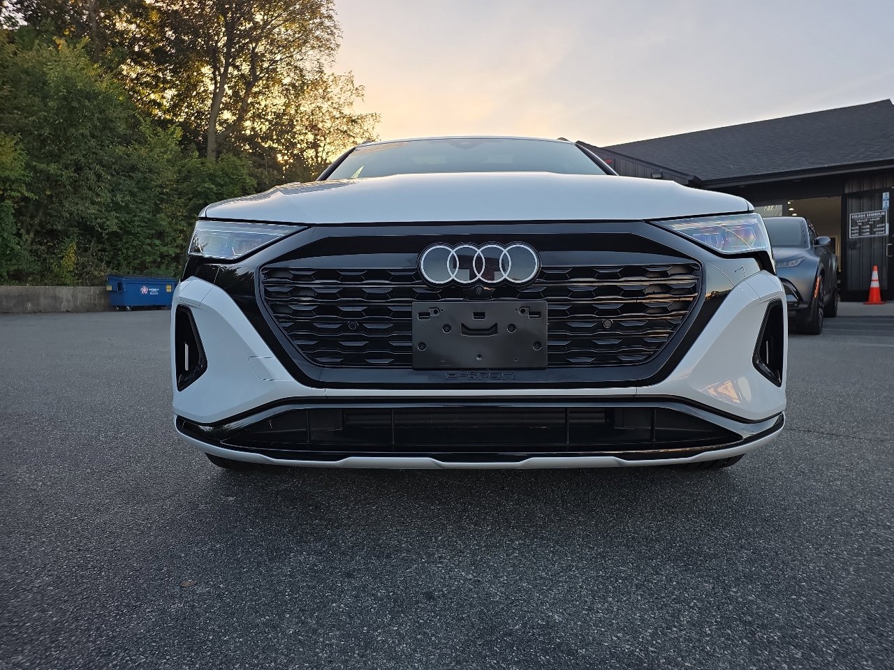 Used 2024 Audi Q8 e-tron Premium Plus w/ Premium Plus Package image 16