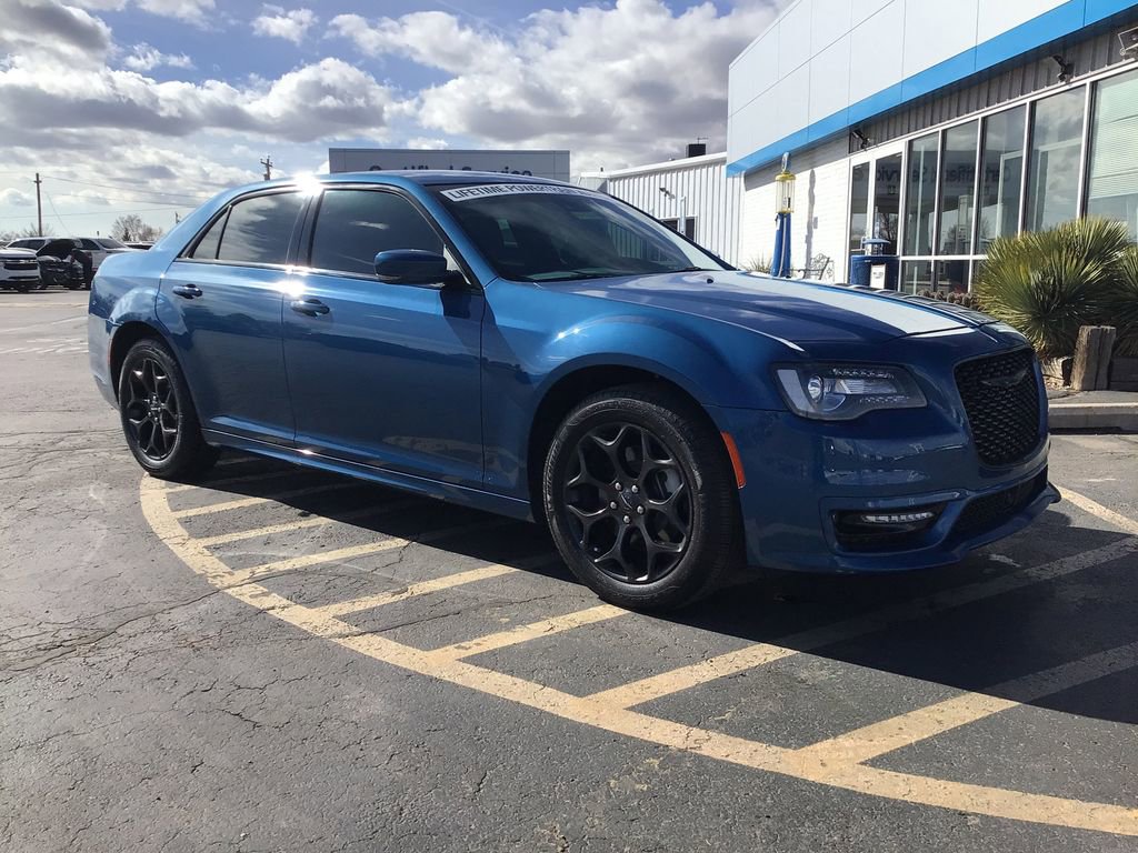 Used 2023 Chrysler 300 Touring L w/ Safetytec Plus Group image 2