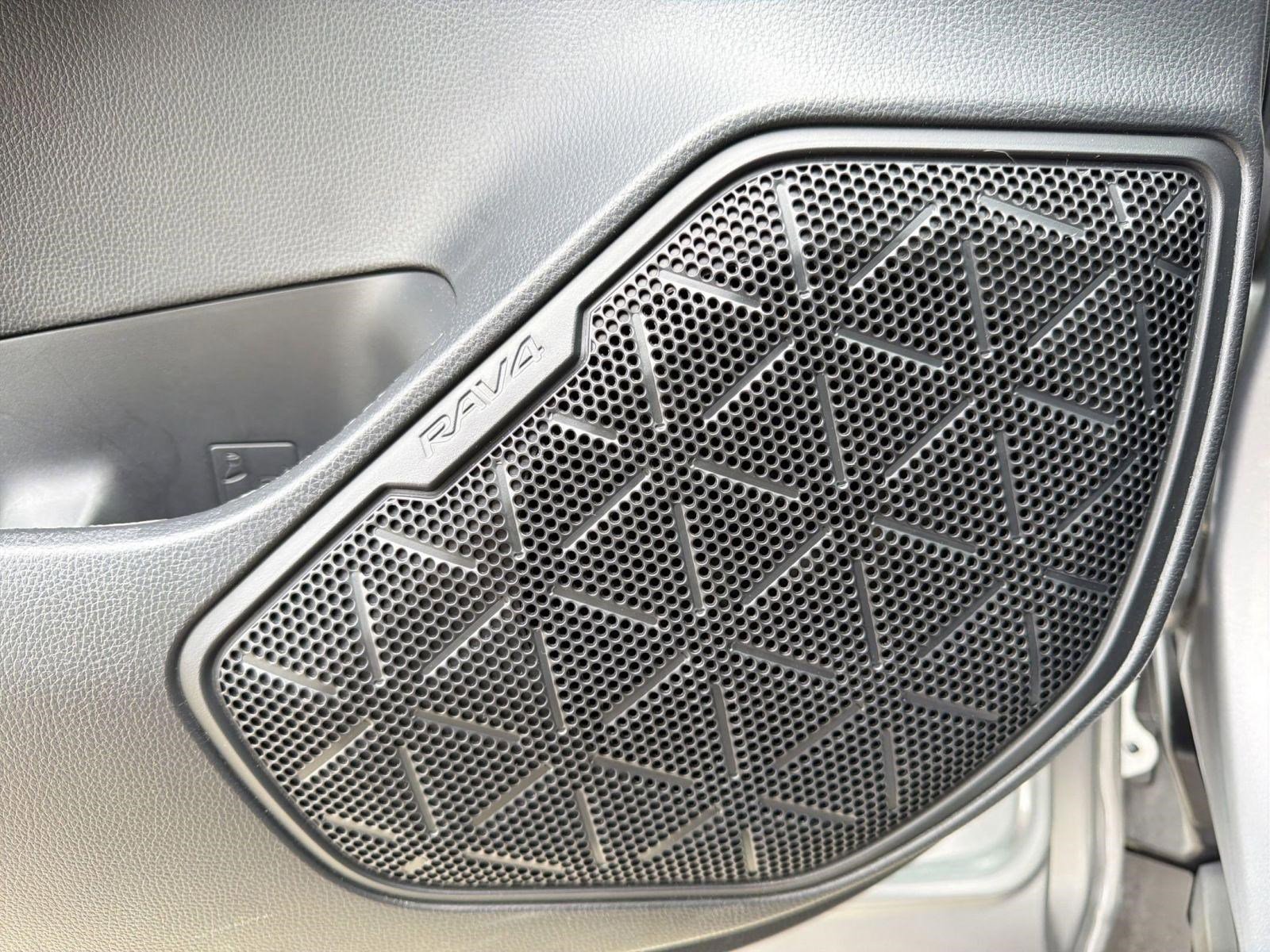 Used 2022 Toyota RAV4 LE image 19