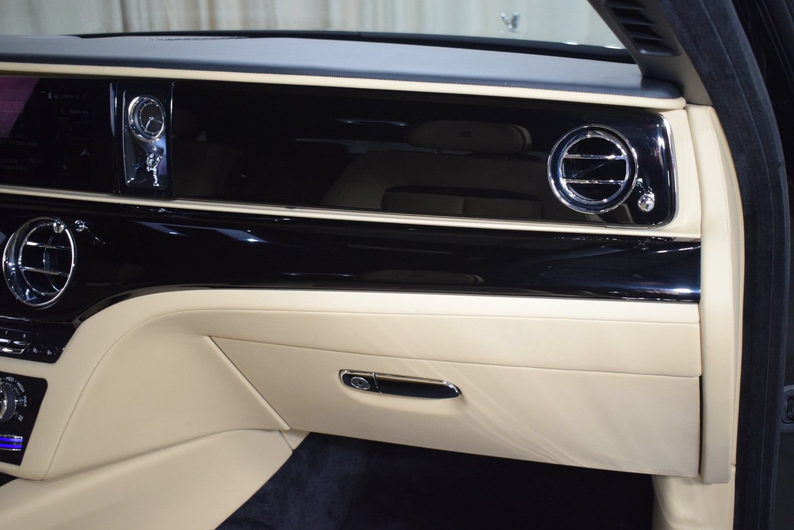 New 2026 Rolls-Royce Ghost AWD/4WD image 27