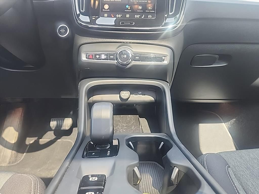 Certified 2025 Volvo XC40 B5 Core AWD/4WD image 33