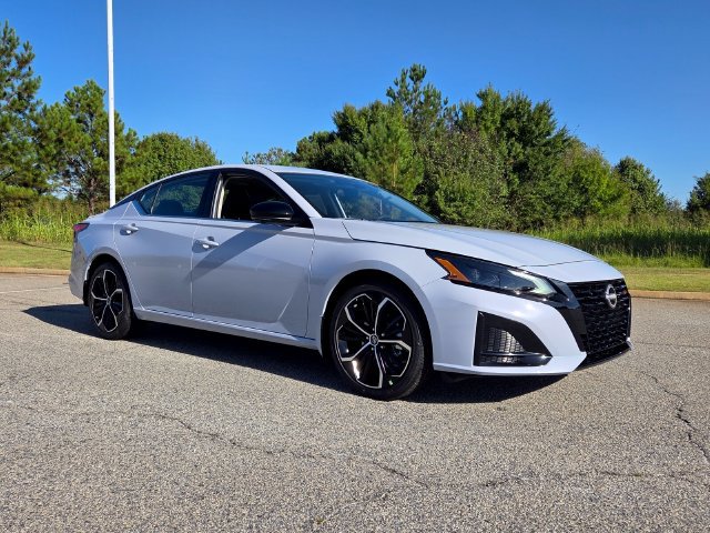New 2026 Nissan Altima 2.5 SR w/ SR Premium Package FWD image 1