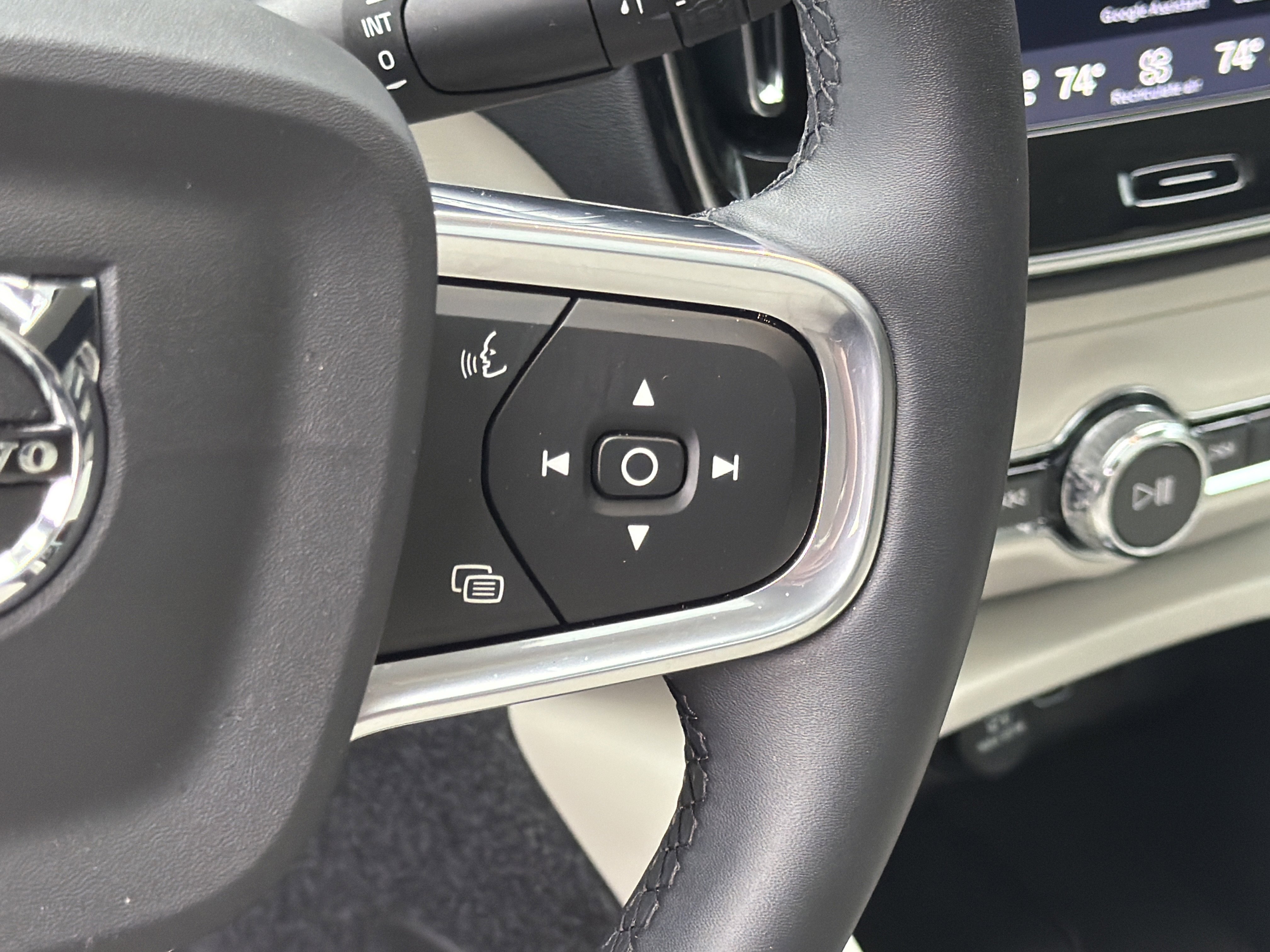 Used 2026 Volvo XC40 B5 Plus w/ Protection Package Premier image 57