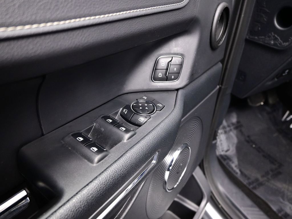 Used 2023 Ford Expedition XLT image 10