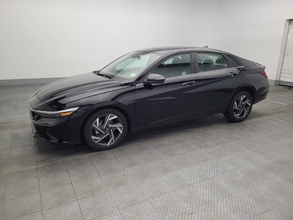 Used 2025 Hyundai Elantra SEL image 2