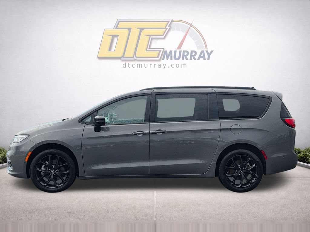 Used 2025 Chrysler Pacifica Limited AWD/4WD image 8
