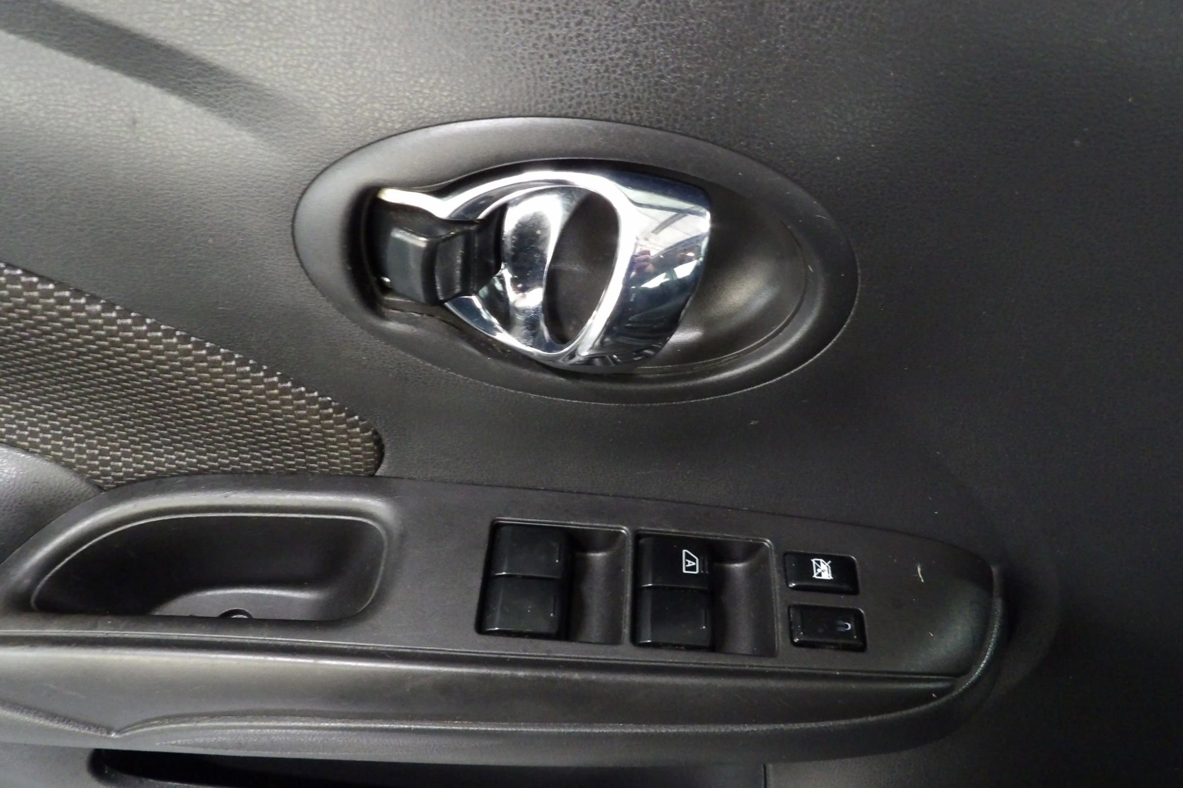 Used 2017 Nissan Versa SV FWD image 7