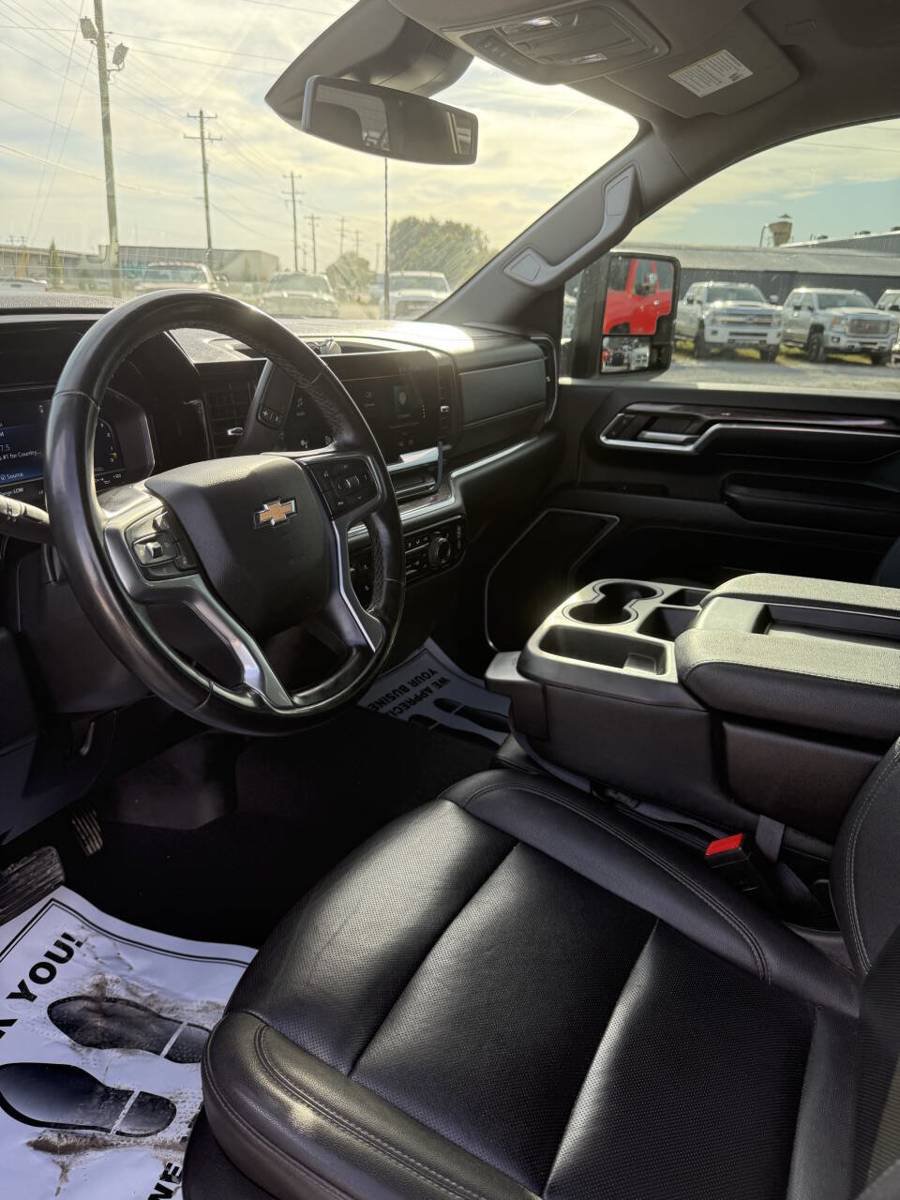 Used 2024 Chevrolet Silverado 2500 LTZ AWD/4WD image 11