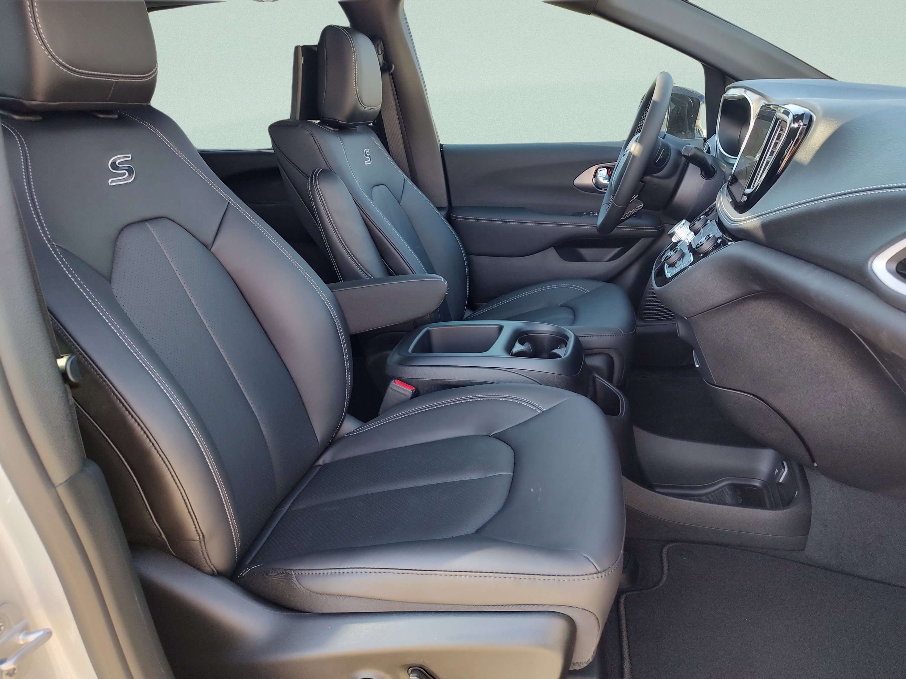 New 2026 Chrysler Pacifica Select FWD image 31