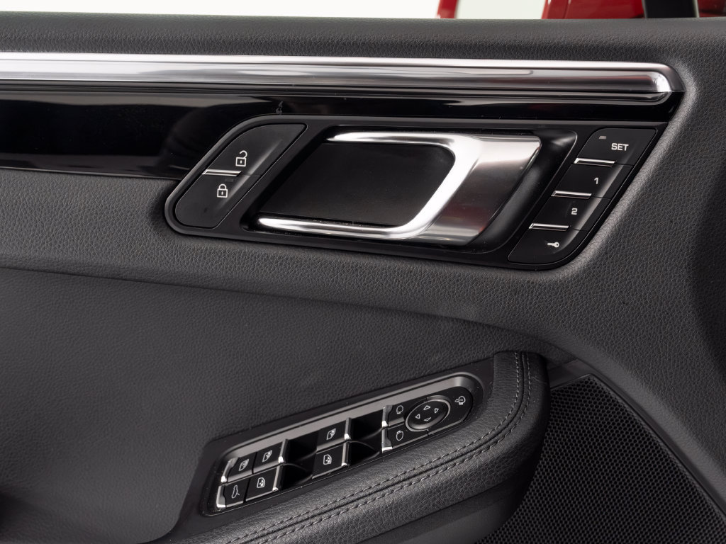 Certified 2026 Porsche Macan AWD/4WD image 20
