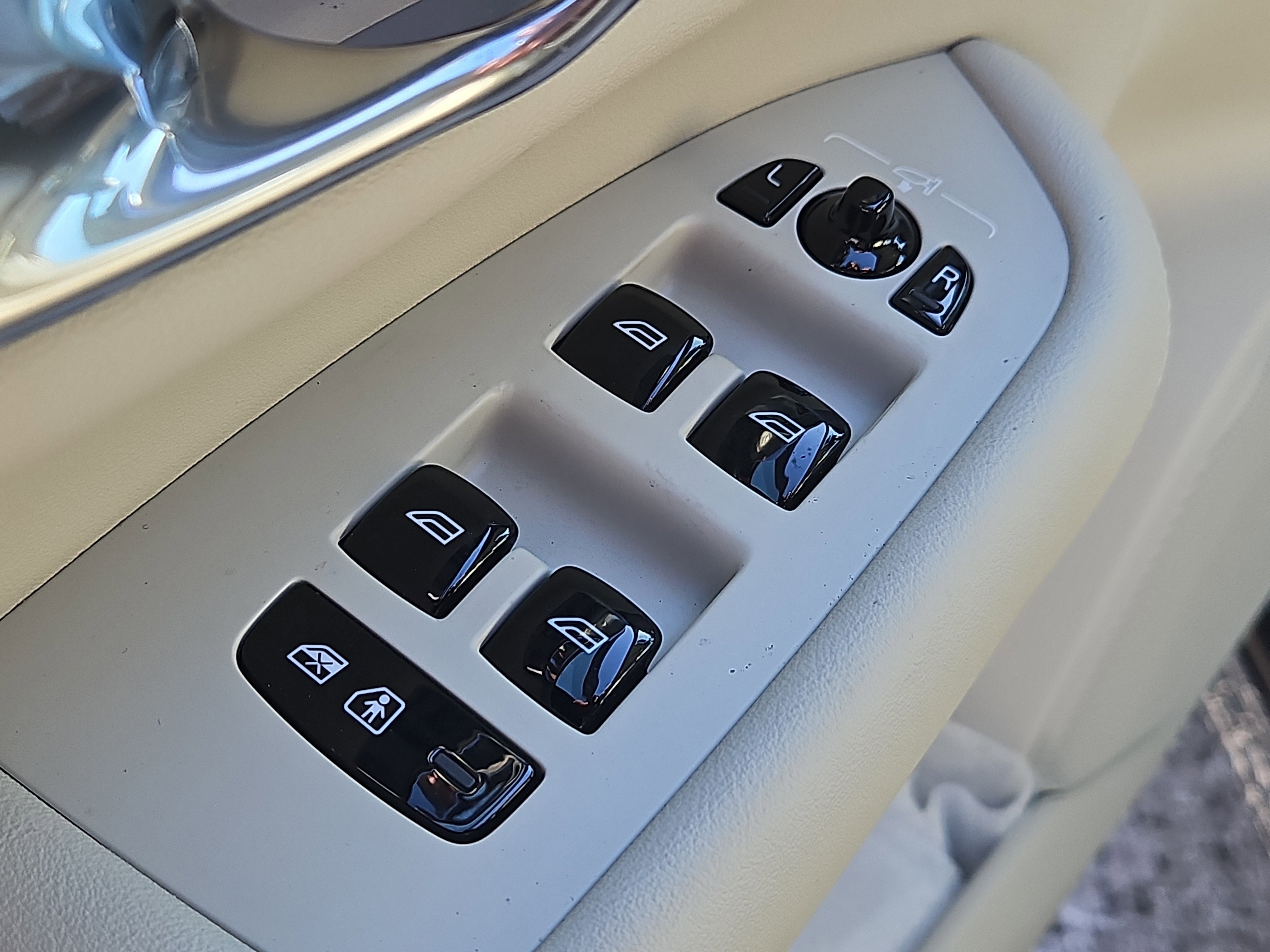 New 2026 Volvo XC90 B6 Ultra w/ Protection Package Premier image 18