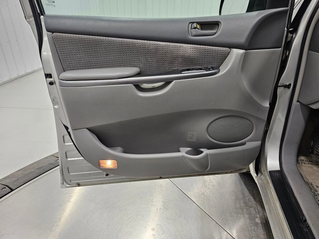 Used 2006 Toyota Sienna LE FWD image 29