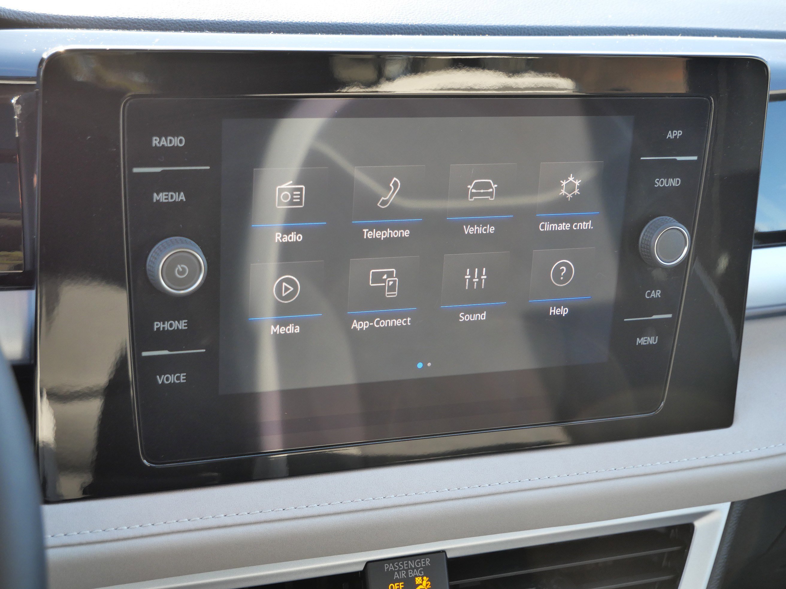 Certified 2025 Volkswagen Taos SE image 23