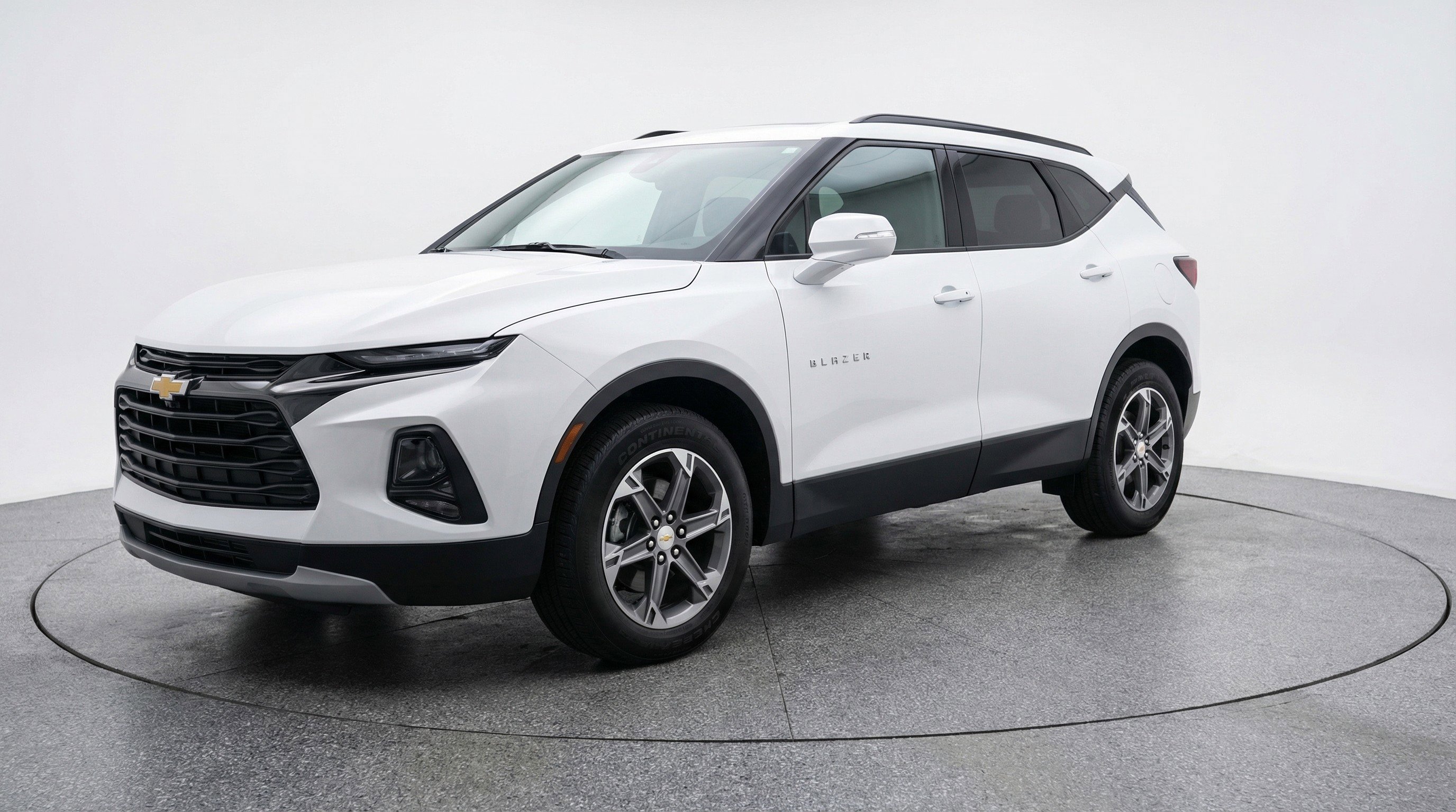 Used 2025 Chevrolet Blazer LT image 3