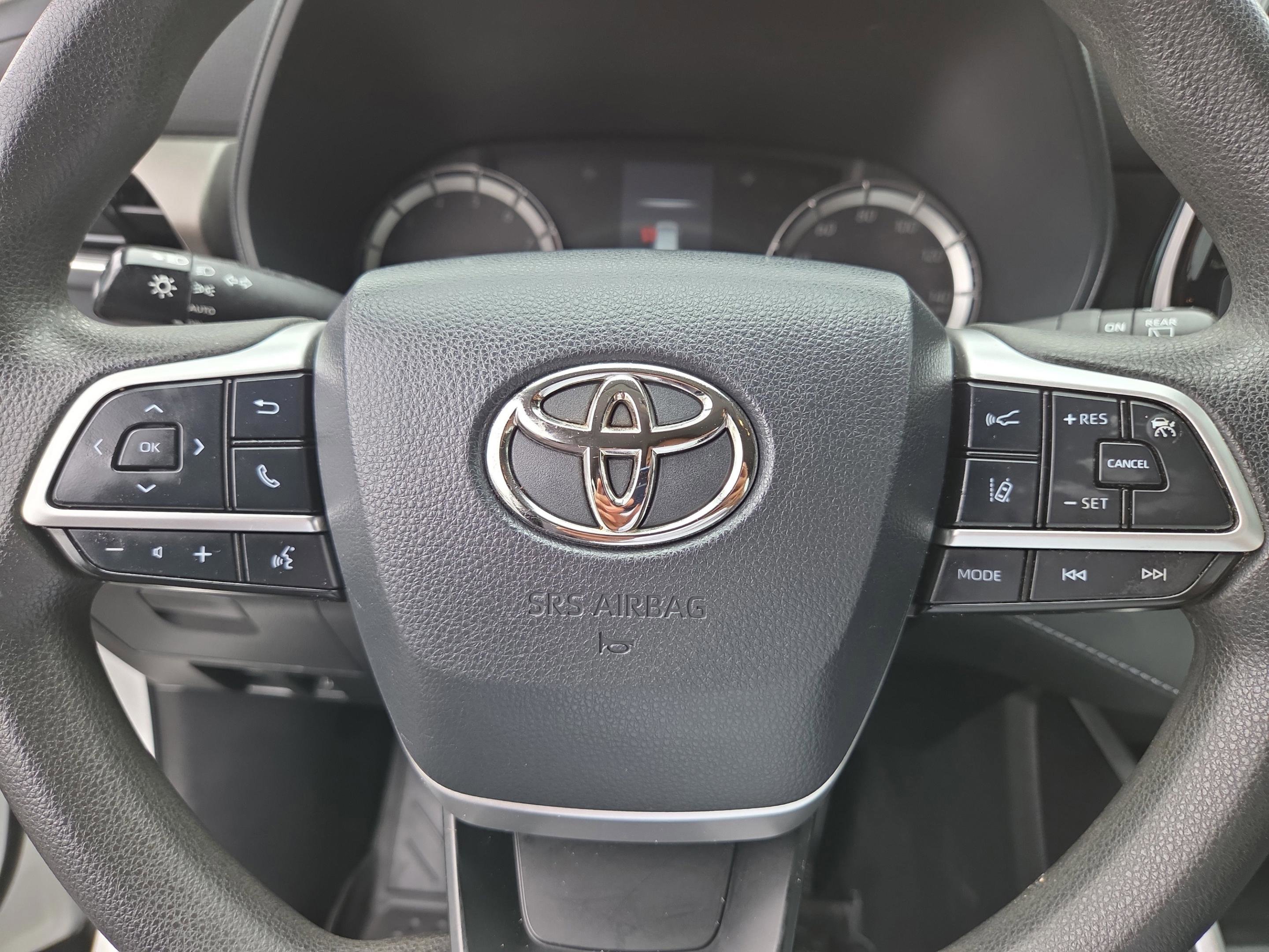 Used 2022 Toyota Highlander L image 14