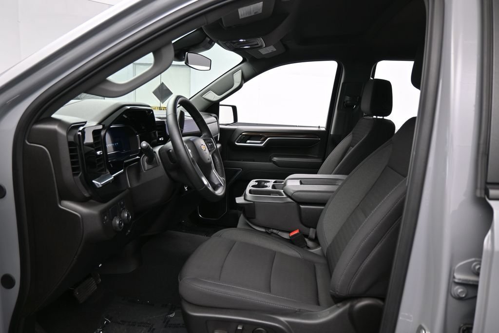 Used 2024 Chevrolet Silverado 1500 LT RWD image 11
