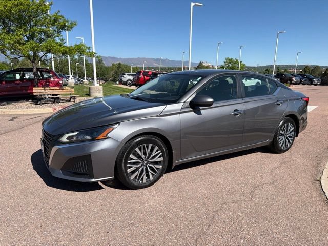 Used 2024 Nissan Altima 2.5 SV w/ SV Premium Package FWD image 3