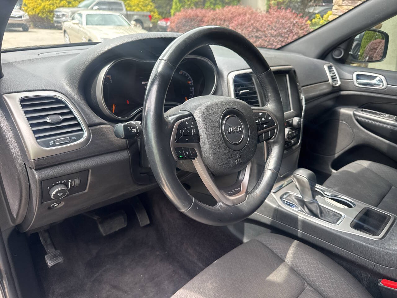 Used 2018 Jeep Grand Cherokee Laredo RWD image 18