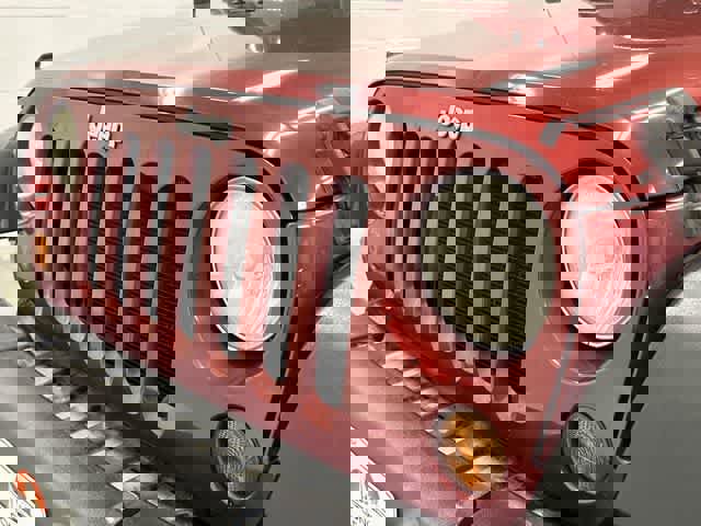 Used 2011 Jeep Wrangler Unlimited Rubicon w/ Connectivity Group image 31