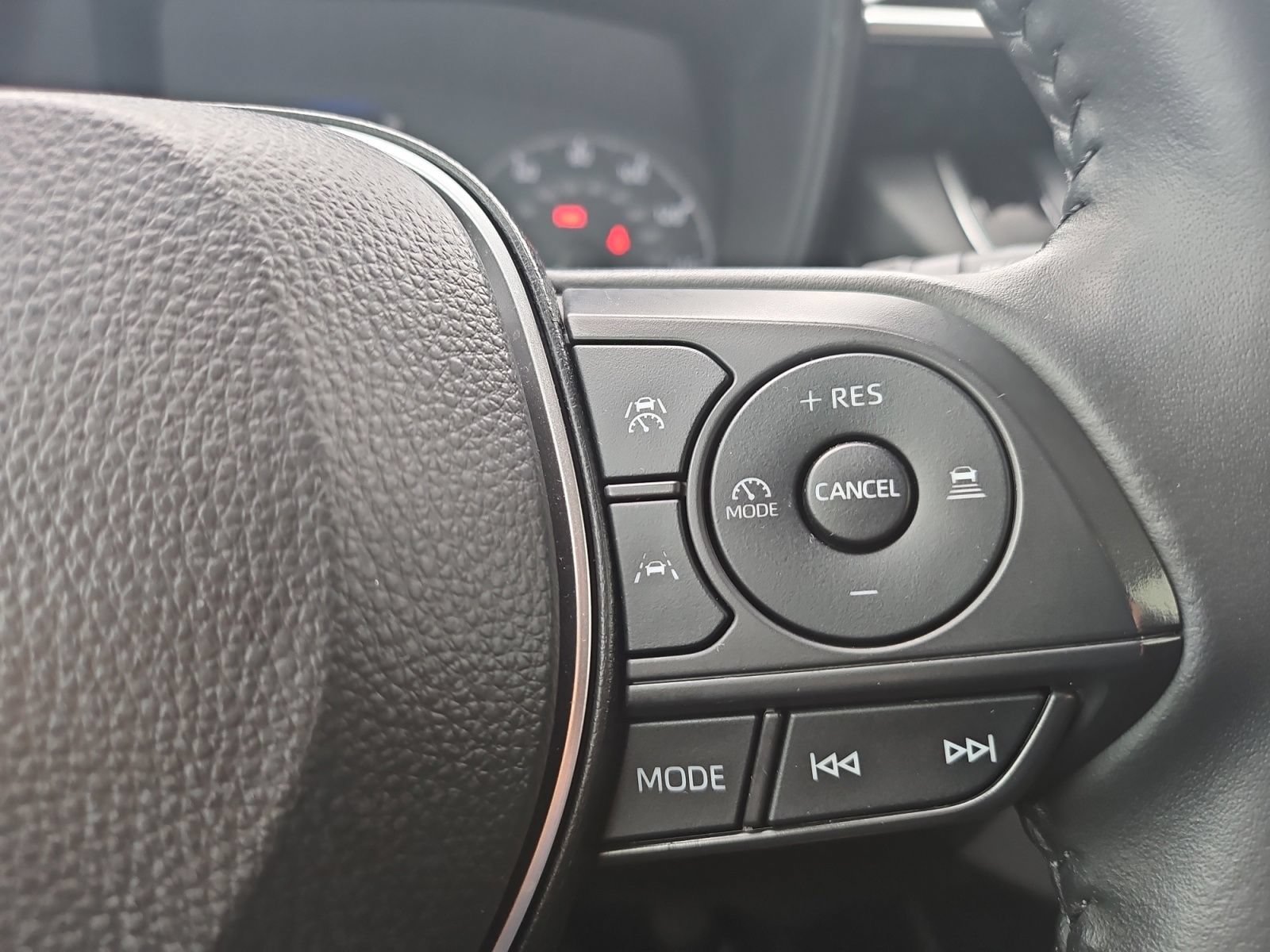 Used 2024 Toyota Corolla Cross LE FWD image 29