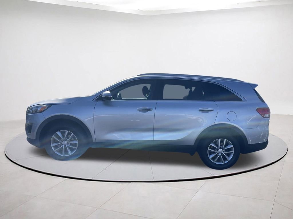 Used 2017 Kia Sorento FWD image 4