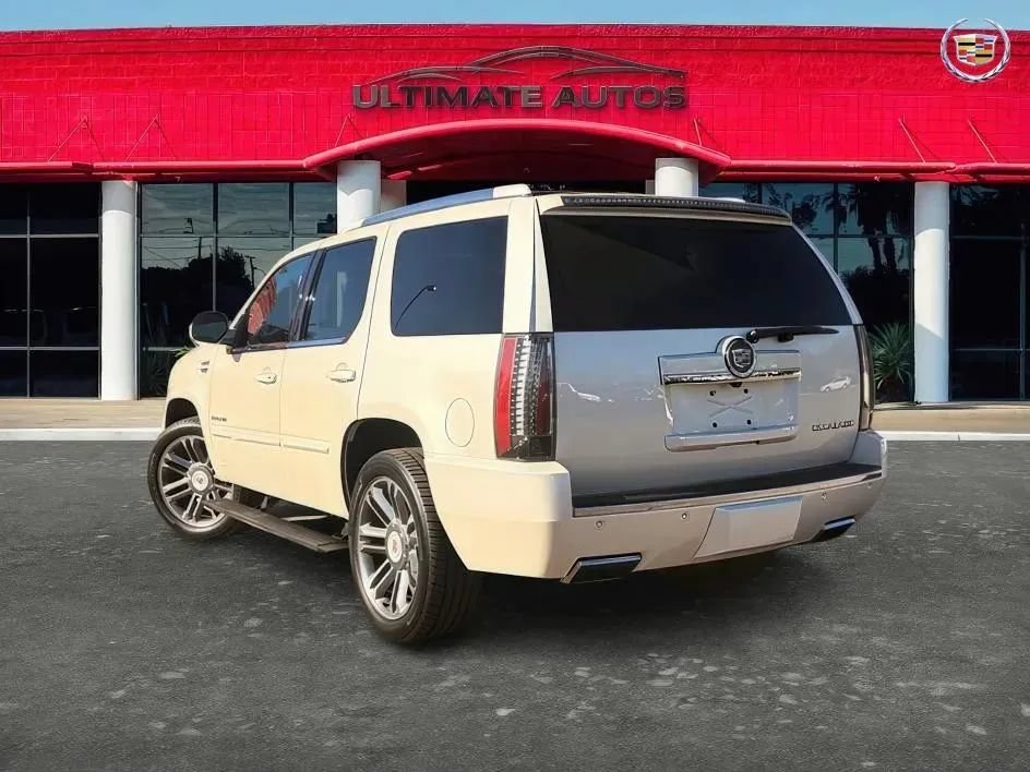 Used 2013 Cadillac Escalade Premium RWD image 4
