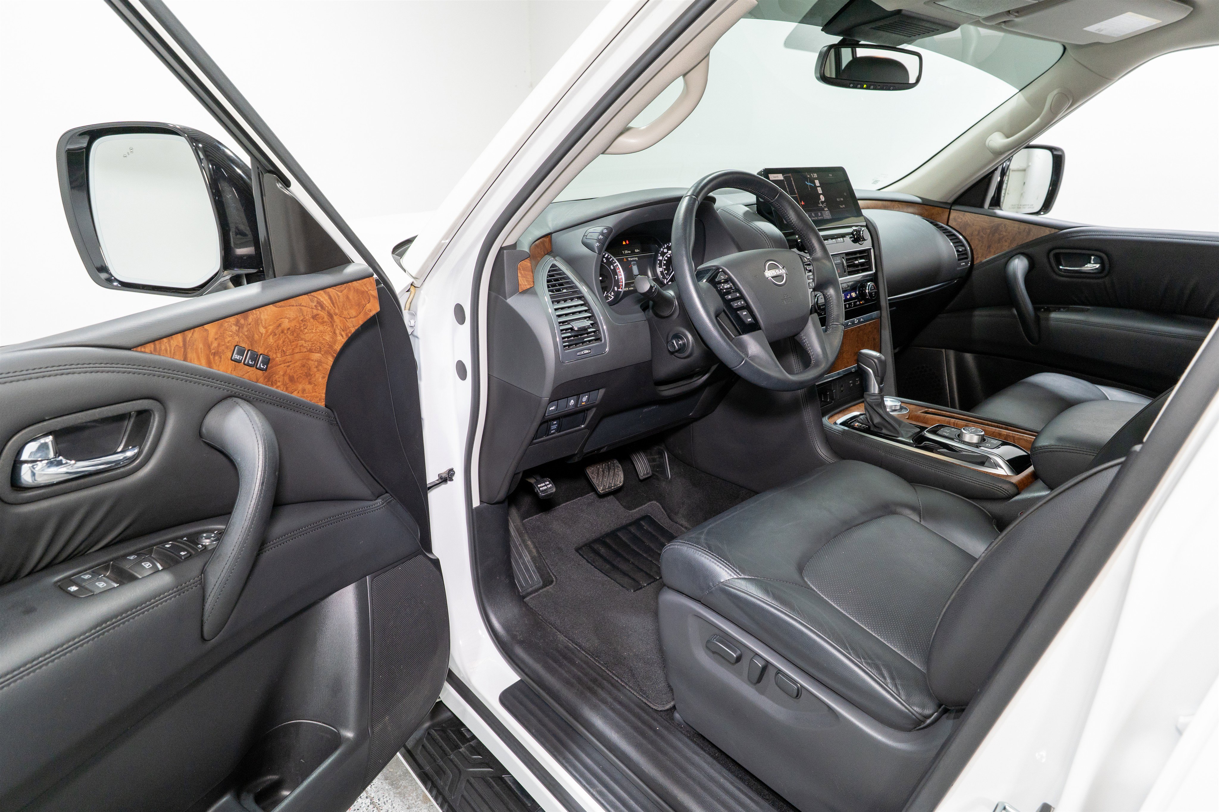 Used 2024 Nissan Armada SL w/ Captain's Chairs Package image 12