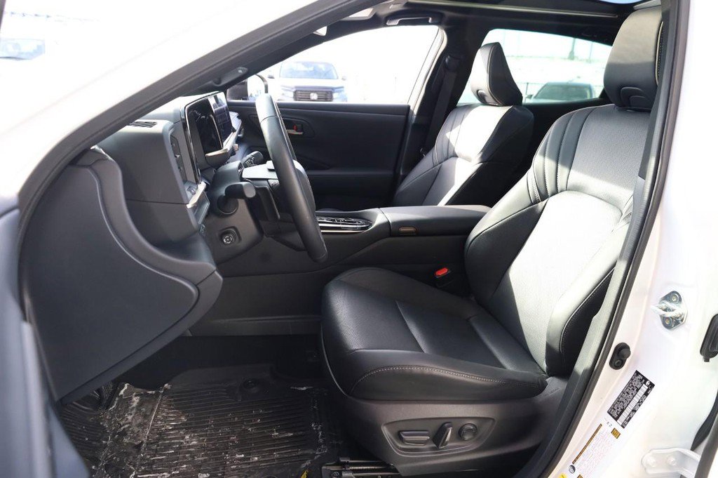 New 2025 Toyota Crown Platinum image 8