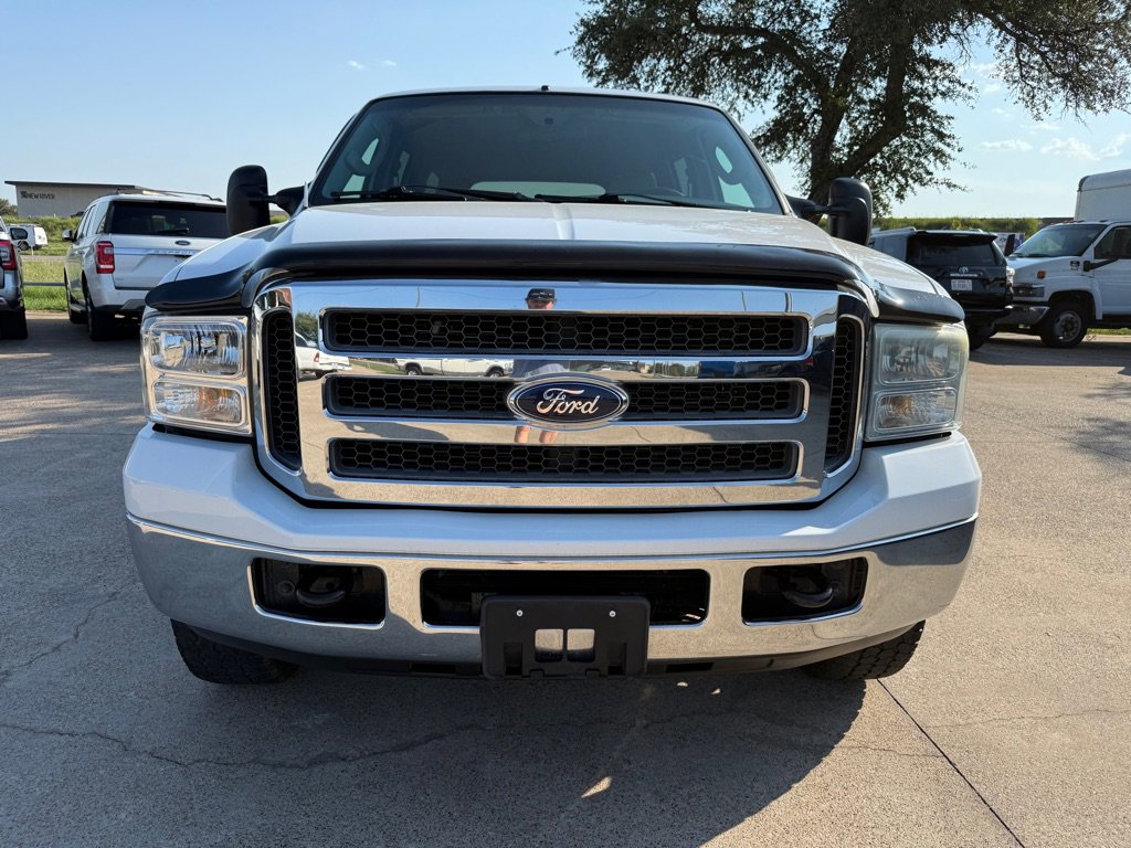 Used 2005 Ford Excursion XLT image 2