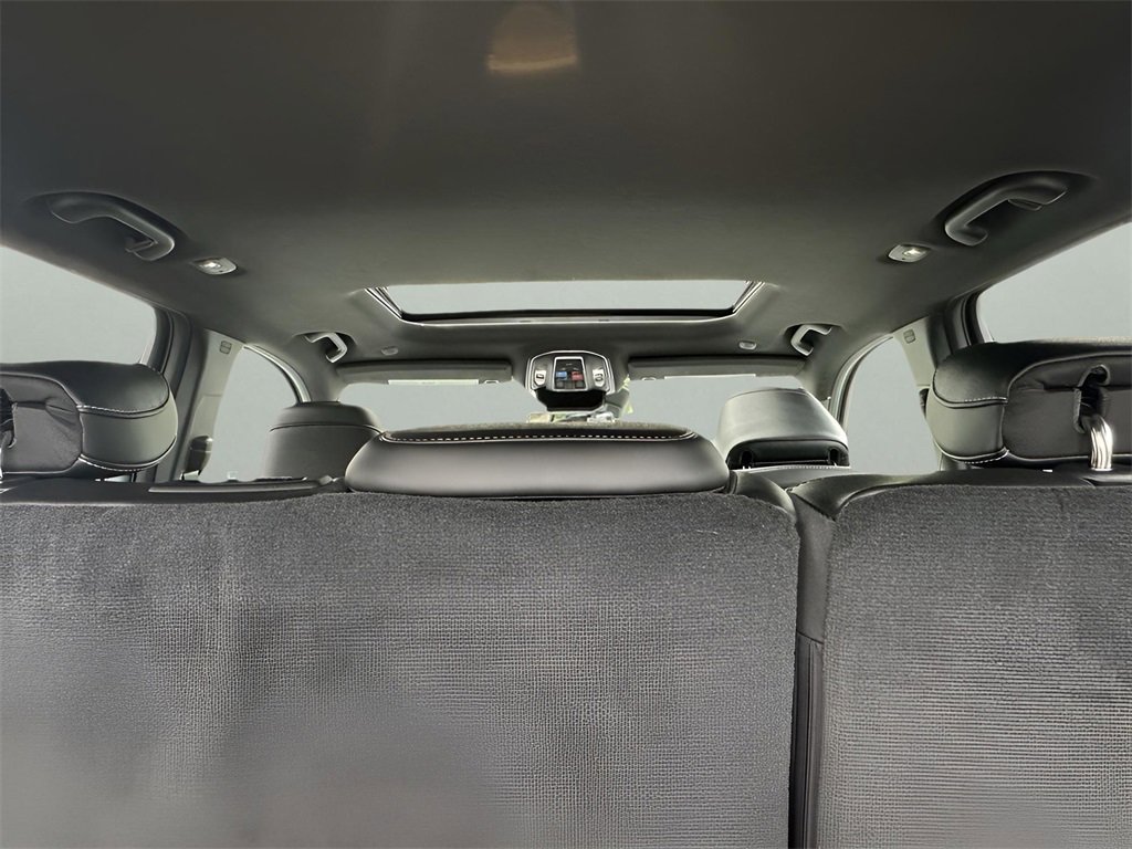 New 2025 Jeep Grand Cherokee Altitude image 39